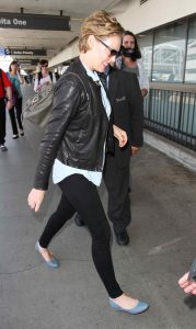 Katherine Heigl Arrives at Los Angeles International Airport 05/27/2016-4