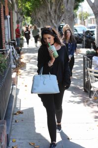 Katherine Schwarzenegger Sips a Green Tea in Melrose 05/23/2016-2