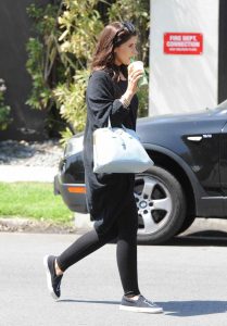 Katherine Schwarzenegger Sips a Green Tea in Melrose 05/23/2016-3