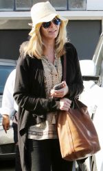 Lisa Kudrow Was Seen in West Hollywood 05/27/2016