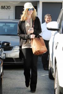 Lisa Kudrow Was Seen in West Hollywood 05/27/2016-4