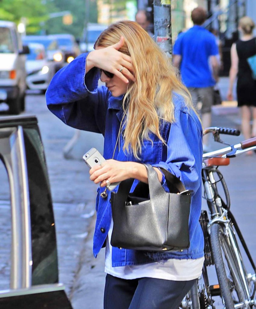 Mary-Kate Olsen Goes Shopping at Versace in SoHo, NY 05/27/2016-1