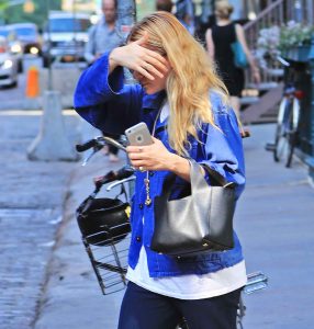 Mary-Kate Olsen Goes Shopping at Versace in SoHo, NY 05/27/2016-2