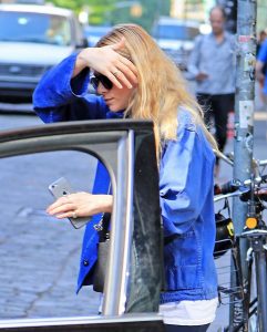 Mary-Kate Olsen Goes Shopping at Versace in SoHo, NY 05/27/2016-3