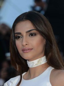 Sonam Kapoor Attends the Mal De Pierres Premiere During 69th Cannes Film Festival 05/15/2016-7