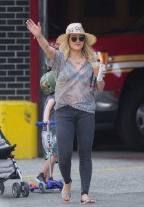 Hilary Duff Catches a Cab in New York City 06/29/2016-2