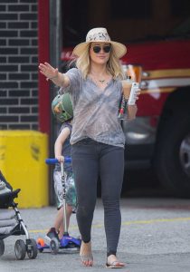 Hilary Duff Catches a Cab in New York City 06/29/2016-4