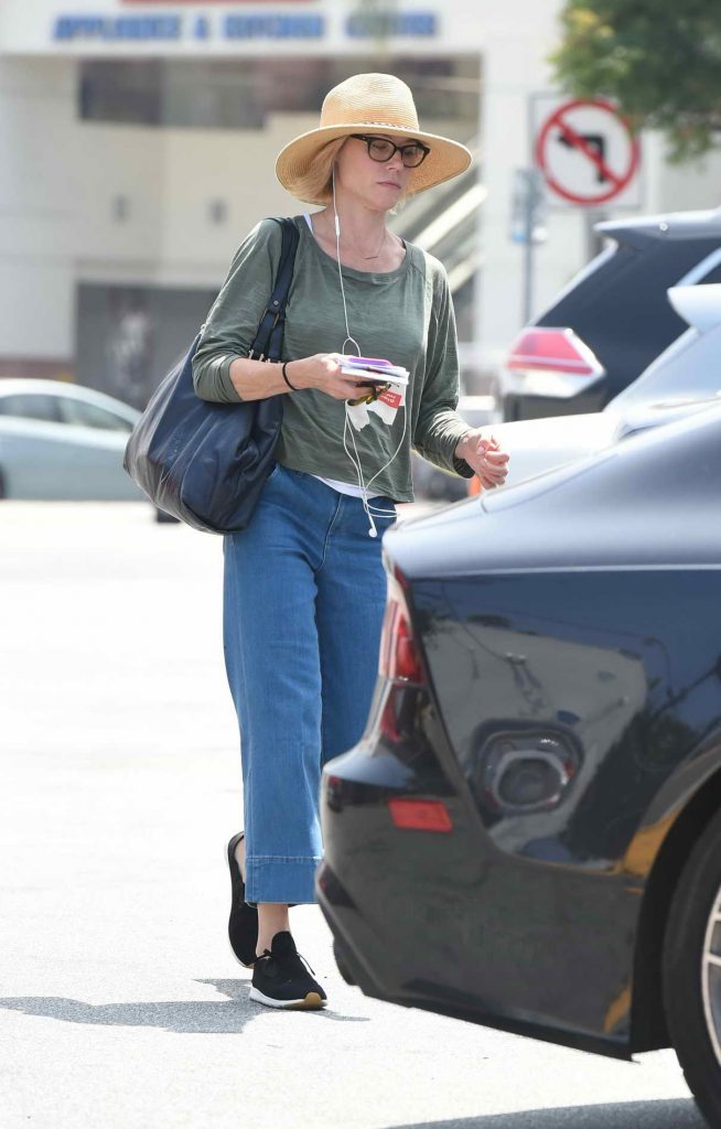 Julie Bowen Was Seen Out in Los Angeles 05/31/2016-2