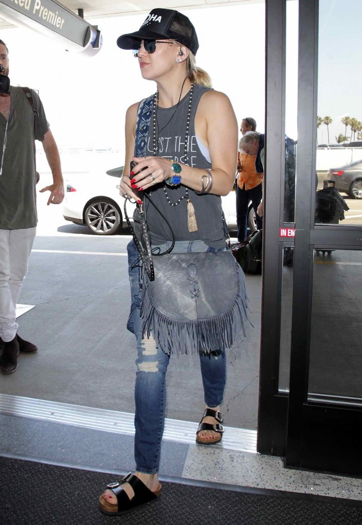 Kate Hudson at LAX Airport in LA 06/23/2016-1