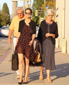 Katie Holmes Was Spotted in Calabasas 04/06/2016-4