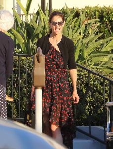 Katie Holmes Was Spotted in Calabasas 04/06/2016-5