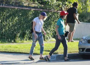 Kristen Stewart Leaves Her Dad's House in West Hollywood 06/19/2016-4