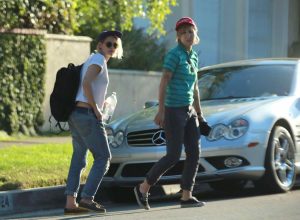 Kristen Stewart Leaves Her Dad's House in West Hollywood 06/19/2016-5