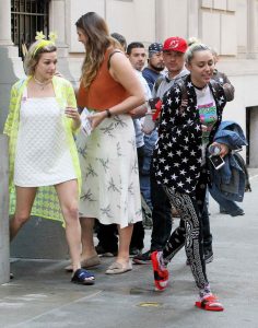 Miley Cyrus Leaves Woody Allen's Office in New York City 06/15/2016-5