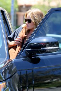 Rosie Huntington-Whiteley Stops By at CVS Pharmacy in Malibu 07/02/2016-3