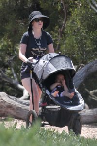 Zooey Deschanel Was Seen With Her Baby in Los Angeles 07/17/2016-3