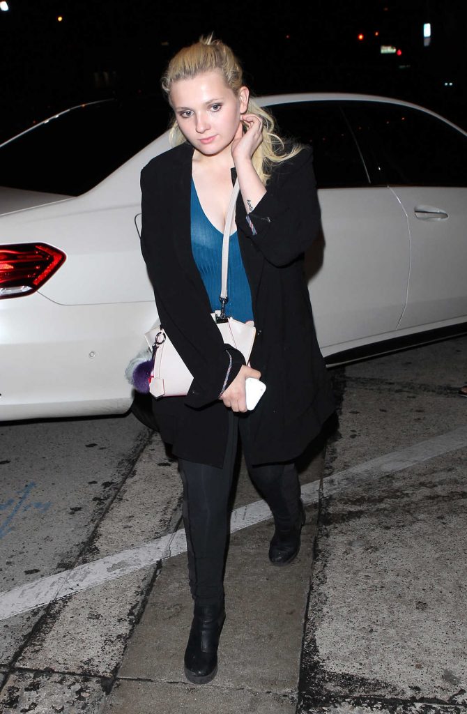 Abigail Breslin Leaves Craig's Restaurant in West Hollywood 08/16/2016-1