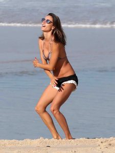 Alessandra Ambrosio in Bikini at the Beach in Rio de Janeiro 08/02/2016-6