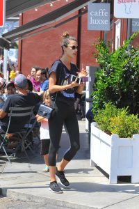 Alessandra Ambrosio Was Seen Out in Los Angeles 08/27/2016-3
