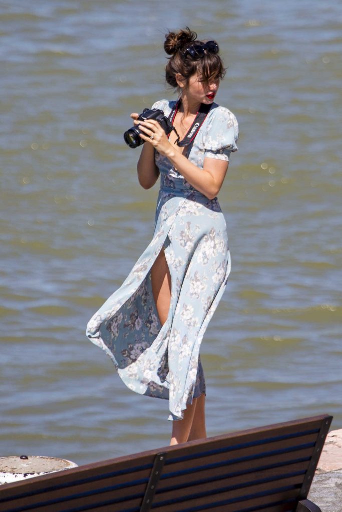 Ana de Armas With Her Mother and Dog Was Seen Out in New York 08/07/2016-1