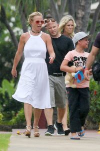 Britney Spears Goes Shopping in Kauai 08/07/2016-3