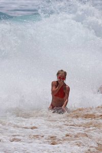 Britney Spears in Bikini at the Beach in Hawaii 08/04/2016-5