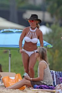 Britney Spears in Bikini at the Beach in Hawaii 08/05/2016-4
