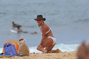 Britney Spears in Bikini at the Beach in Hawaii 08/05/2016-7