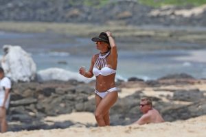 Britney Spears in Bikini at the Beach in Hawaii 08/05/2016-8
