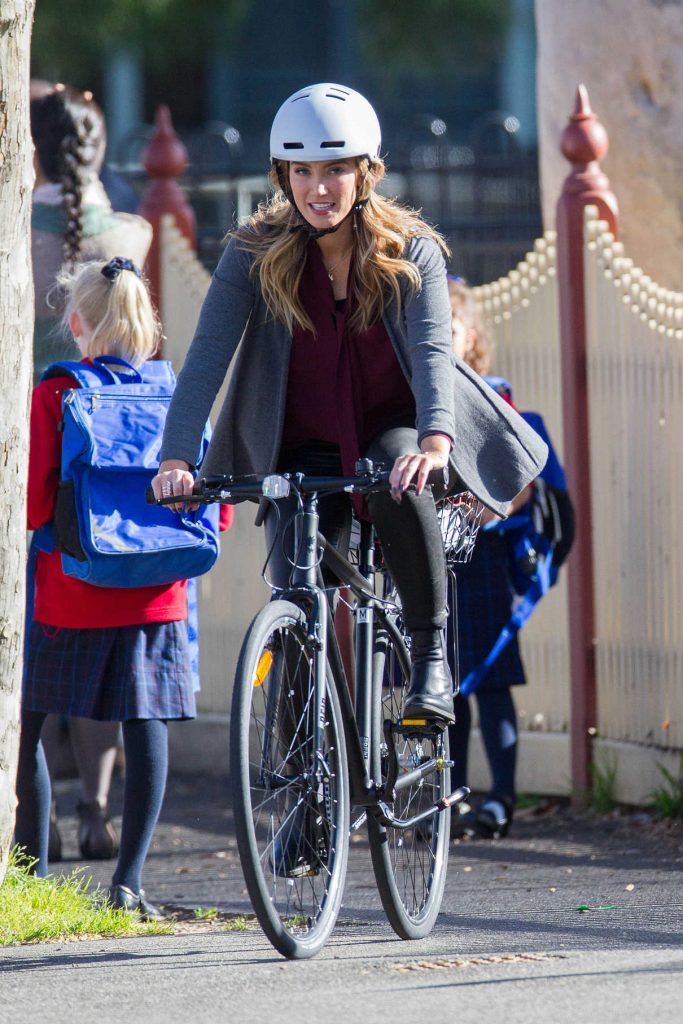 Delta Goodrem Was Seen During Filming of House Husbands in Melbourne 08/16/2016-1