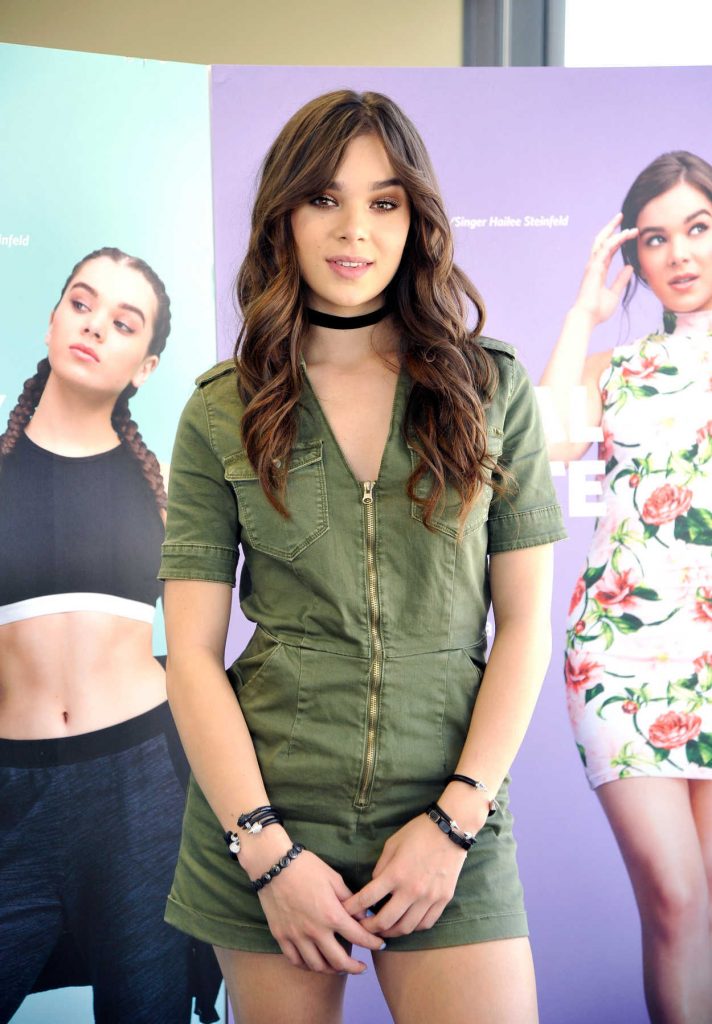 Hailee Steinfeld at the Cotton Inc Find Your Favorite Event at Glendale Galleria in California 08/27/2016-1