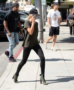 Hailey Baldwin Visits Urth Cafe in Beverly Hills 08/18/2016-2
