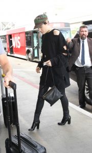 Jessie J Arrives at LAX Airport in Los Angeles 08/12/2016-2
