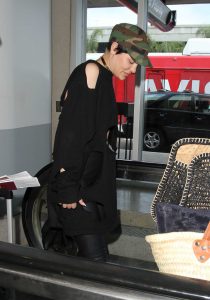 Jessie J Arrives at LAX Airport in Los Angeles 08/12/2016-4