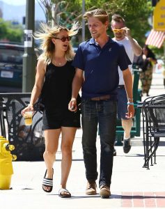 Kaley Cuoco Was Spotted Out in Los Angeles 08/15/2016-2