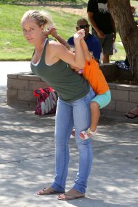 Kendra Wilkinson Was Seen With Her Family in Los Angeles 08/27/2016-2