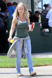 Kendra Wilkinson Was Seen With Her Family in Los Angeles 08/27/2016-3