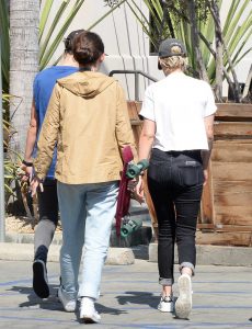 Kristen Stewart Goes Shopping in West Hollywood 08/23/2016-5