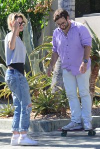 Kristen Stewart Was Seen Out in Los Angeles With Her Friends 08/18/2016-3