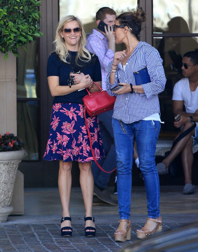 Reese Witherspoon Leaves the Montage Hotel in Beverly Hills 08/19/2016-2