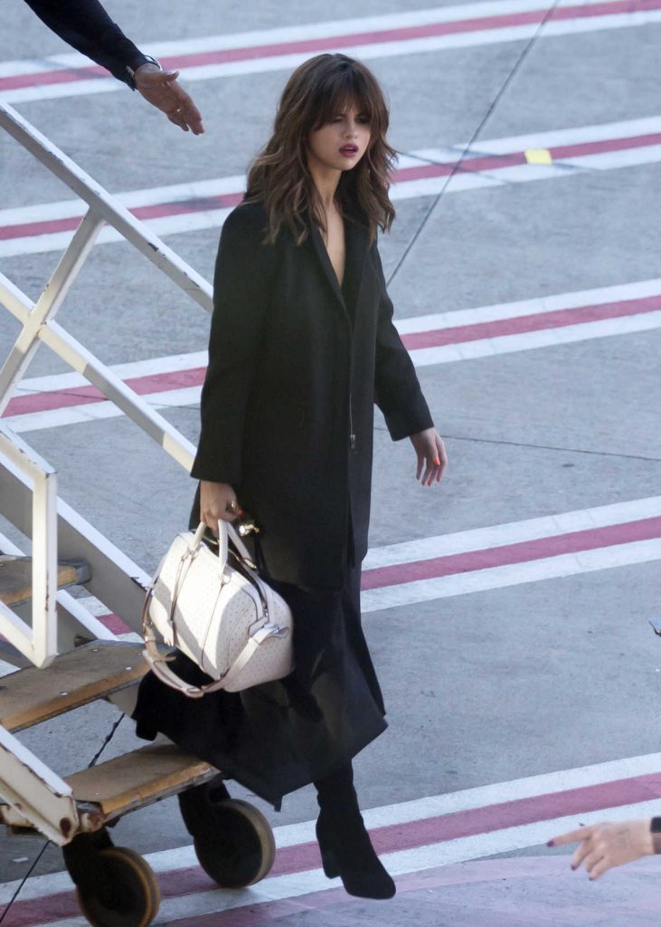 Selena Gomez Arrives at Sydney International Airport 08/08/2016-1