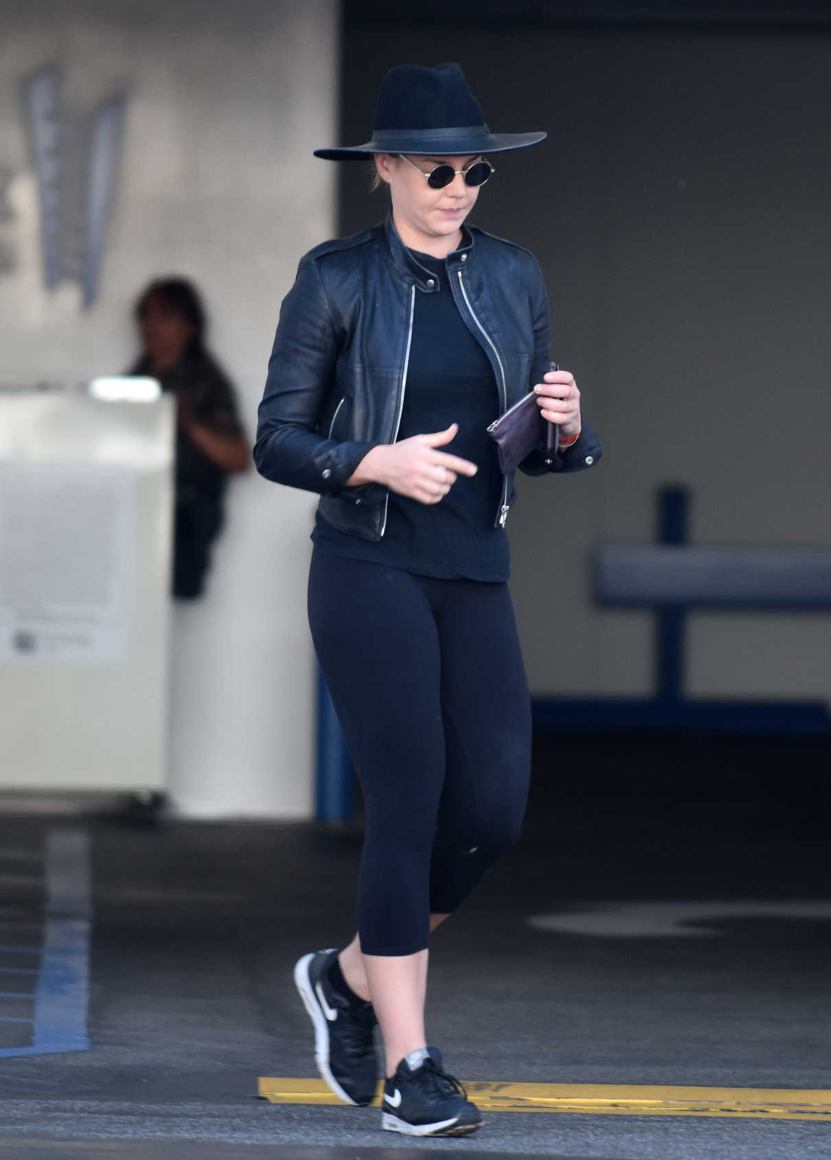 Abbie Cornish Was Seen Out in Beverly Hills 09/28/2016-2