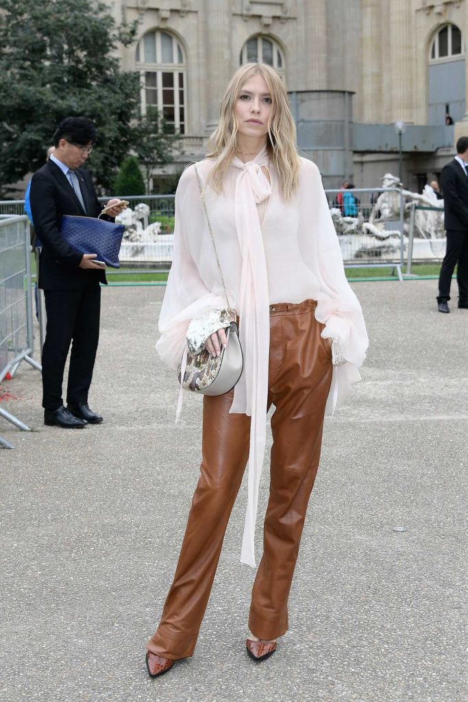 Elena Perminova Arrives at the Chloe Show During the Paris Fashion Week 09/29/2016-4