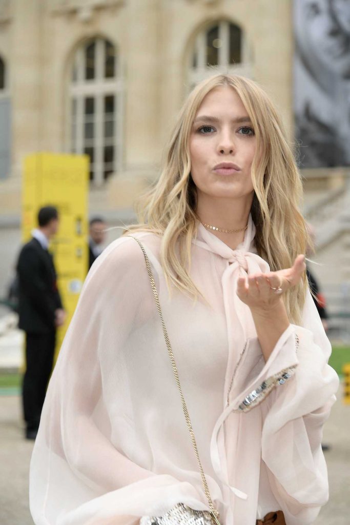Elena Perminova Arrives at the Chloe Show During the Paris Fashion Week 09/29/2016-5