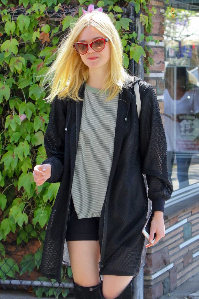 Elle Fanning Gets Shopping at Aroma Cafe in Studio City 09/08/2016-1