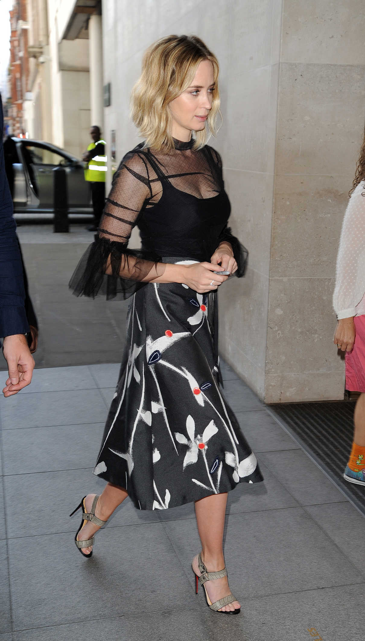 Emily Blunt Arrives at BBC Radio 1 in London 09/20/2016-5