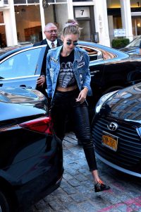 Gigi Hadid Returns to Her Apartment in NYC 09/15/2016-2