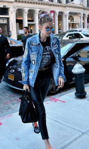 Gigi Hadid Returns to Her Apartment in NYC 09/15/2016-3