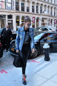 Gigi Hadid Returns to Her Apartment in NYC 09/15/2016-4