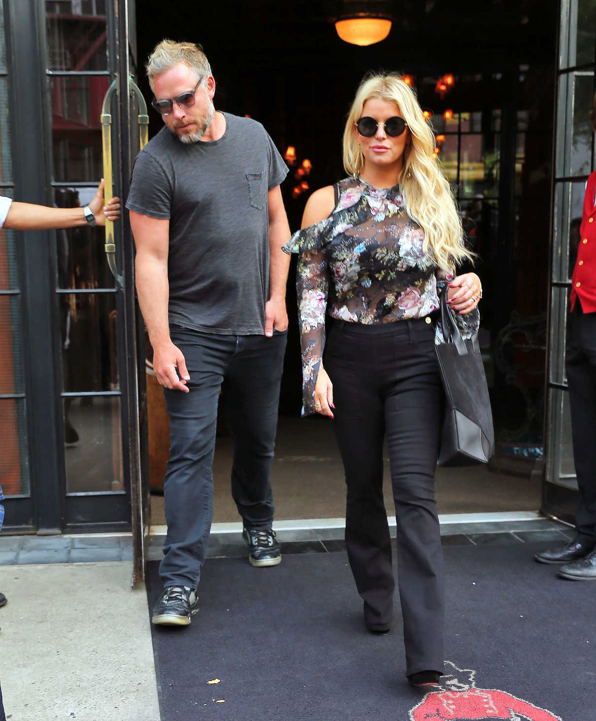 Jessica Simpson Was Spotted Out in New York 09/21/2016-5 – LACELEBS.CO